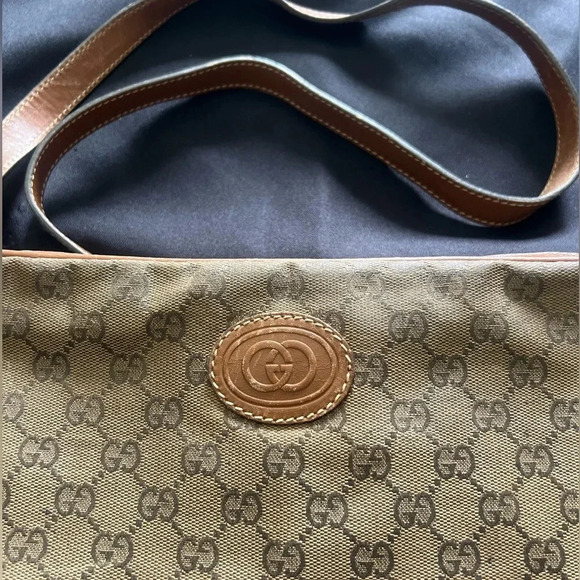 Gucci vintage crossbody in great used condition - Picture 2 of 10